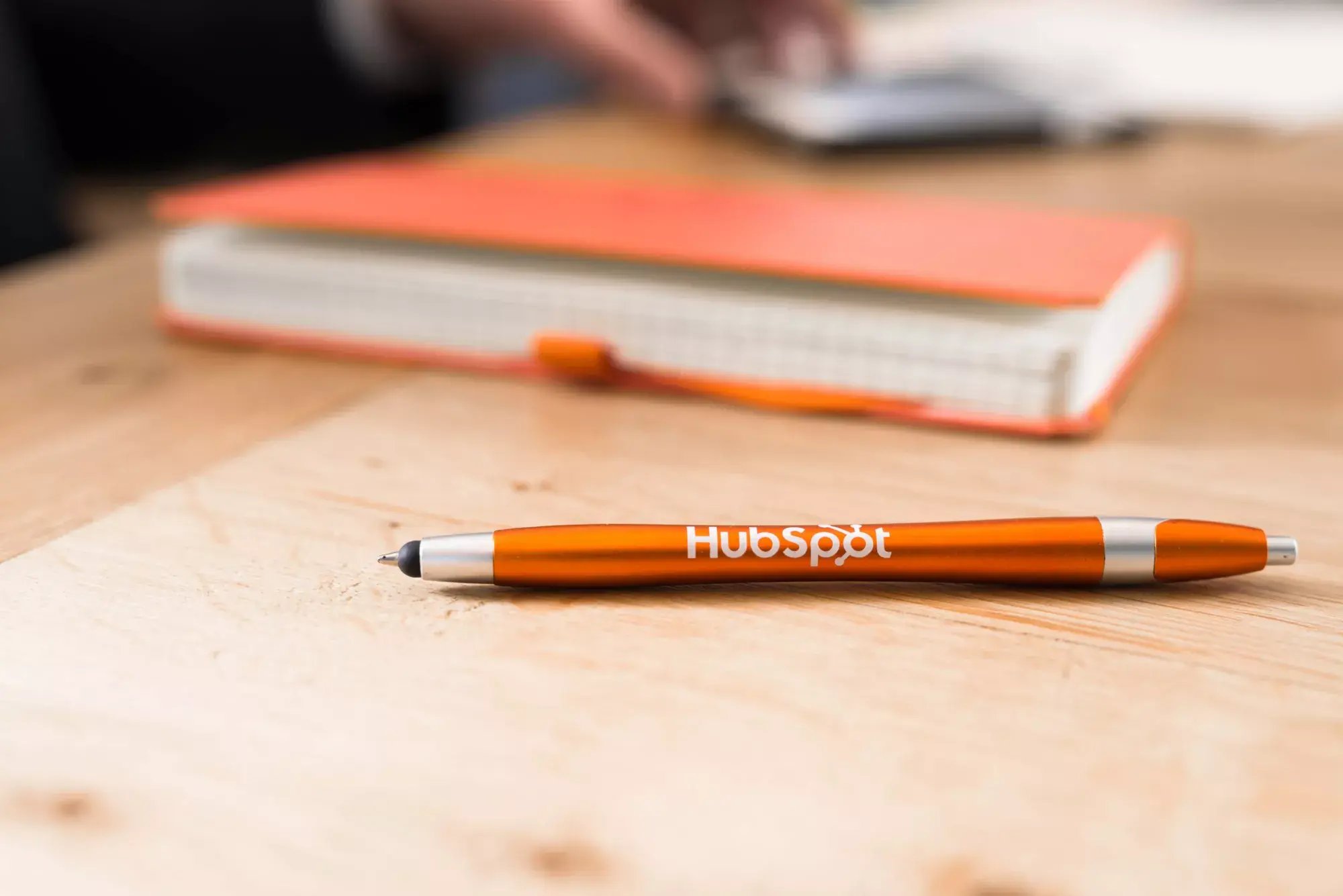 Close up HubSpot pen (1)