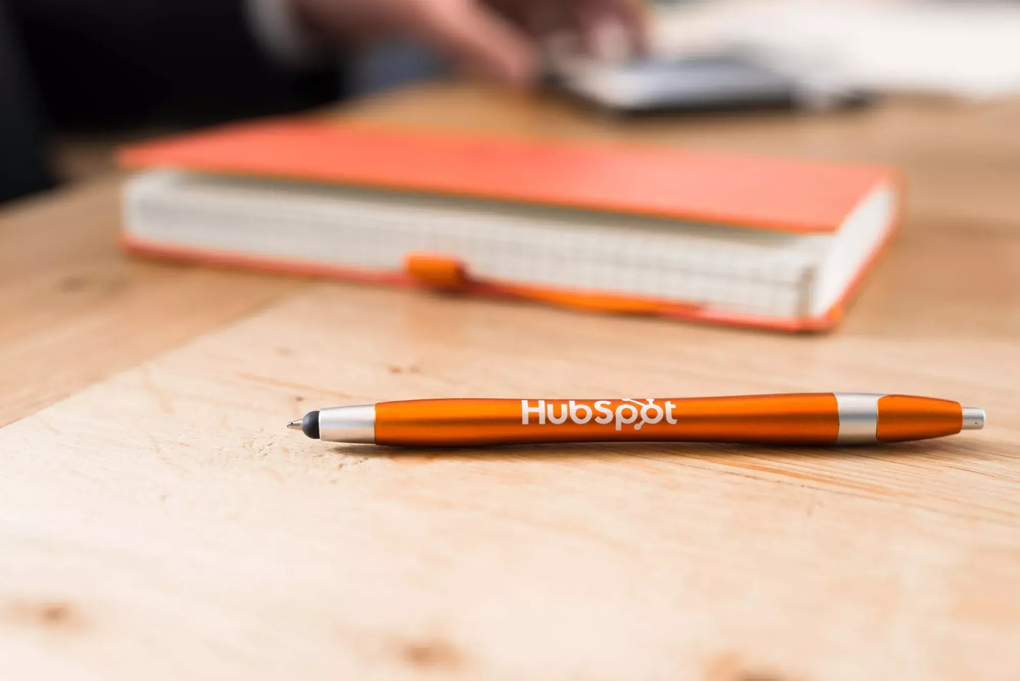 Close up HubSpot pen (1)