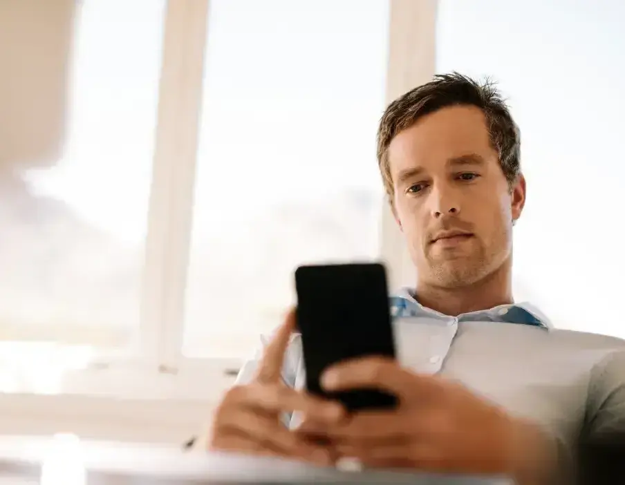 Strategie - Social media voor B2B_telefoon_klant_werknemer